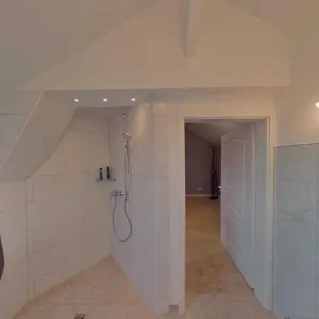 Lägenhet Alte Baeckerei Haupthaus Am Flughafen - Messe